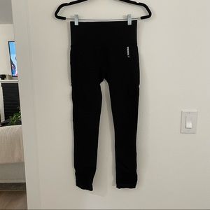 Gymshark ENERGY SEAMLESS LEGGINGS
High rise
Size small
Black